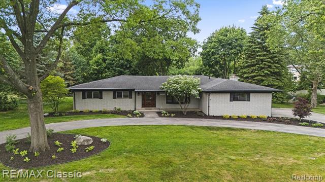 front view picture of 12901 Drury Ln, Plymouth, MI. 48170