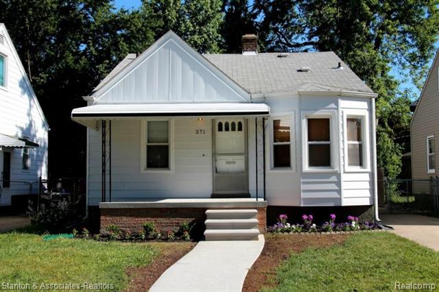 front view picture of 571 E Saratoga St, Ferndale, MI. 48220