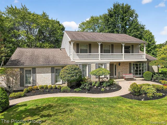 front view picture of 12425 Beacon Hill Dr, Plymouth, MI. 48170
