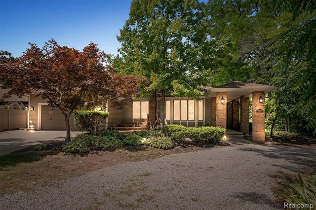 front view picture of 41855 Brentwood Dr, Plymouth, MI. 48170