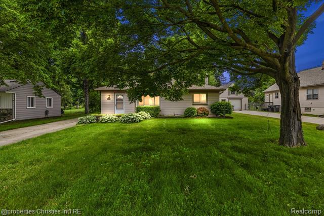 front view picture of 15501 Portis Rd, Plymouth, MI. 48170