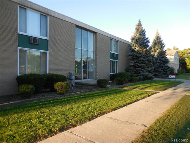 front view picture of 1445 W 9 Mile Rd, Ferndale, MI. 48220