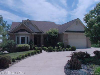 front view picture of 23332 Mission Ln, Farmington, MI. 48335