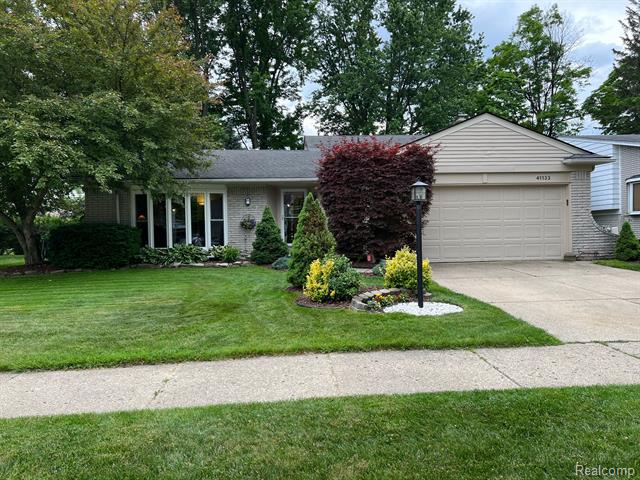 front view picture of 41133 Ivywood, Plymouth, MI. 48170