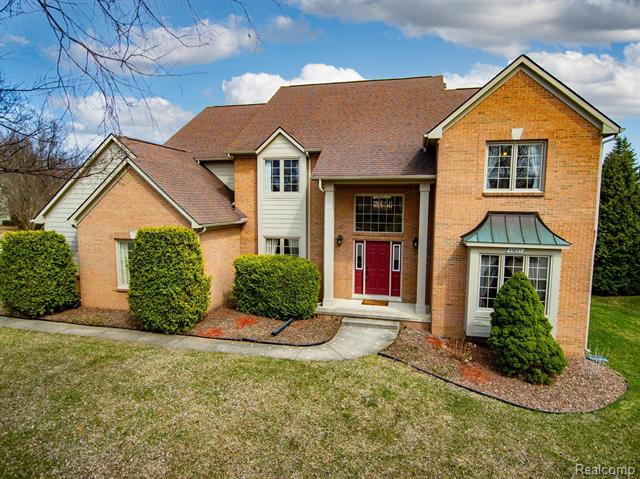 front view picture of 45857 Ashford Cir, Novi, MI. 48374