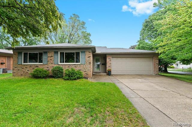 front view picture of 14962 Bassett, Livonia, MI. 48154