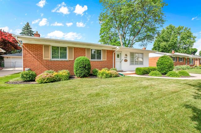 front view picture of 36738 Roycroft, Livonia, MI. 48154