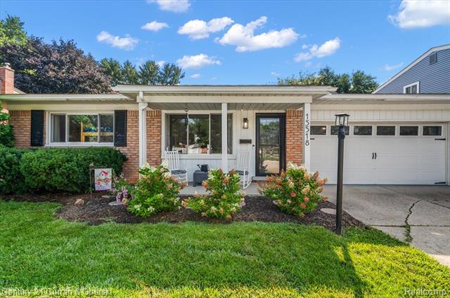 front view picture of 15518 Comstock, Livonia, MI. 48154