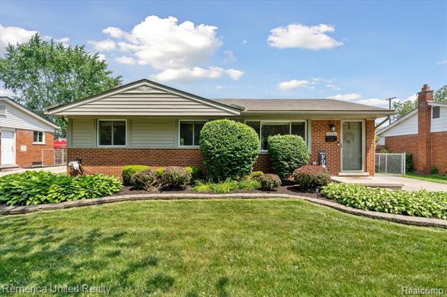front view picture of 32236 Lyndon, Livonia, MI. 48154