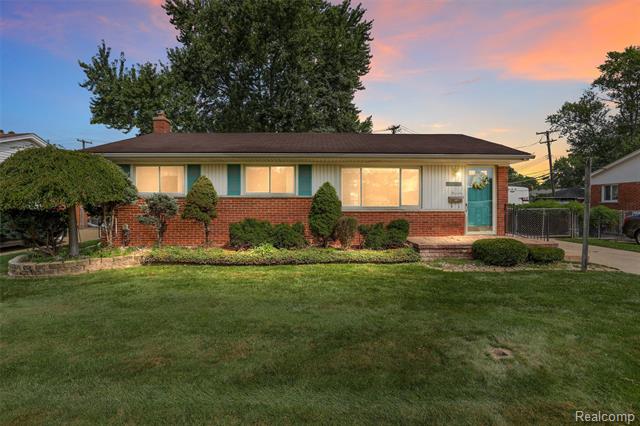 front view picture of 32136 Lyndon, Livonia, MI. 48154