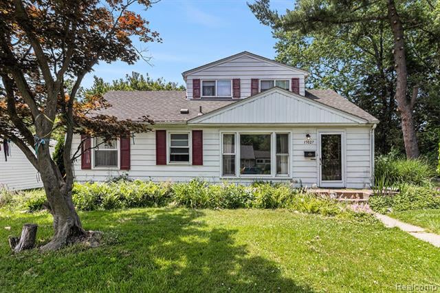 front view picture of 15027 Melrose, Livonia, MI. 48154