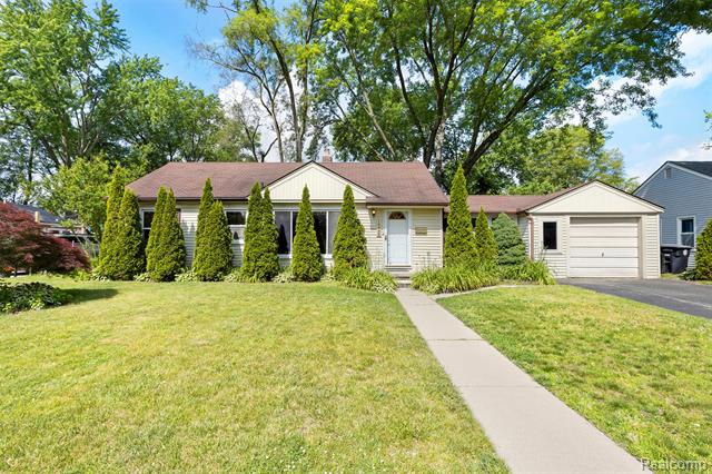 front view picture of 14999 Arden, Livonia, MI. 48154