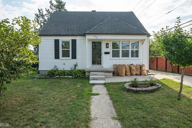 front view picture of 1830 Central St, Ferndale, MI. 48220