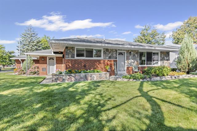 front view picture of 15509 Shadyside, Livonia, MI. 48154