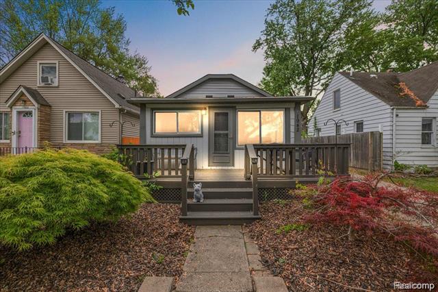 front view picture of 1942 E Troy St, Ferndale, MI. 48220