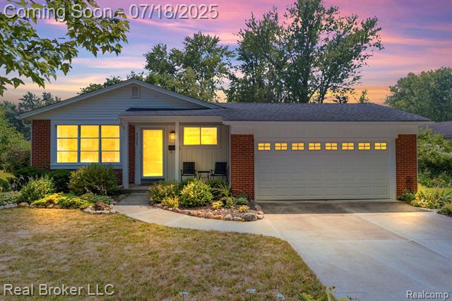 front view picture of 42347 Brentwood Dr, Plymouth, MI. 48170