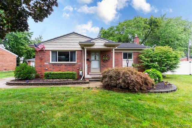 front view picture of 41864 Brentwood Dr, Plymouth, MI. 48170