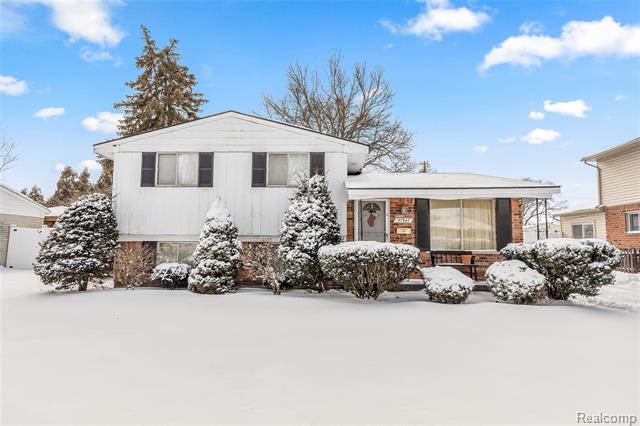 front view picture of 37947 Howell, Livonia, MI. 48154