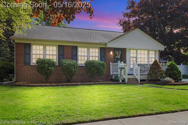 front view picture of 15618 Surrey, Livonia, MI. 48154
