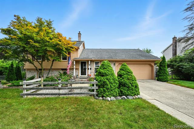 front view picture of 14190 Edgewood, Livonia, MI. 48154