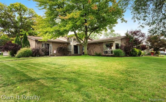 front view picture of 30107 Mason, Livonia, MI. 48154