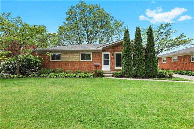 front view picture of 30139 Bentley, Livonia, MI. 48154