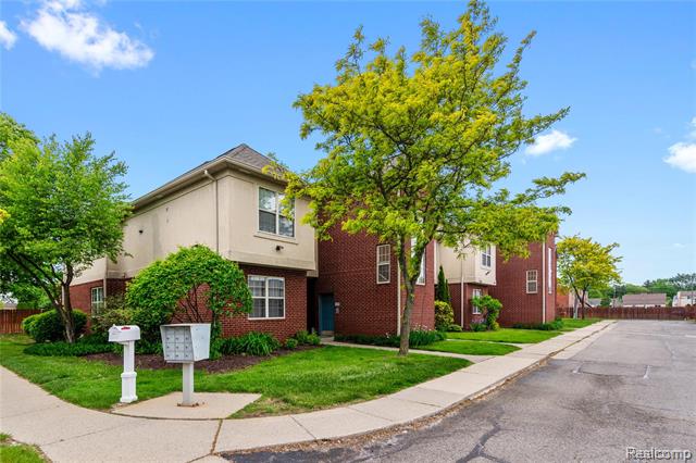 front view picture of 28806 5 Mile Rd, Livonia, MI. 48154