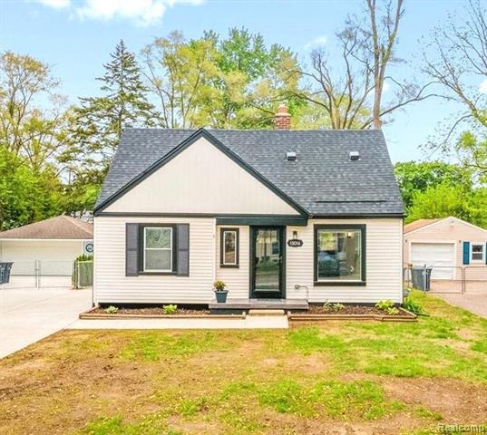 front view picture of 15016 Sunbury, Livonia, MI. 48154