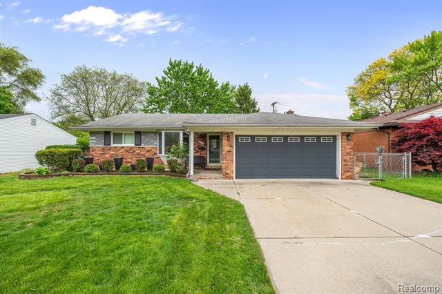 front view picture of 29253 Lyndon, Livonia, MI. 48154