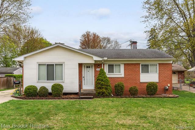 front view picture of 28507 Lyndon, Livonia, MI. 48154