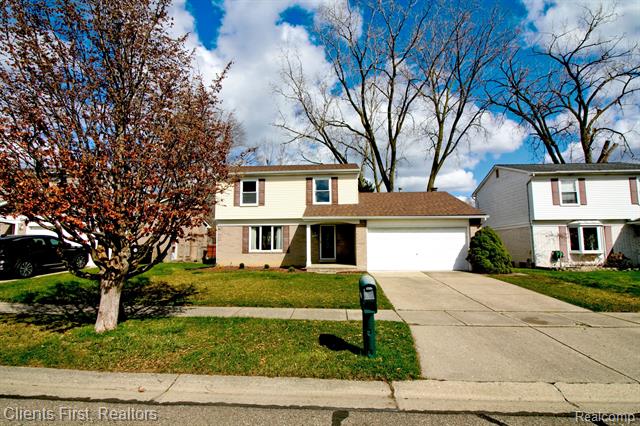 front view picture of 14236 Garden, Livonia, MI. 48154