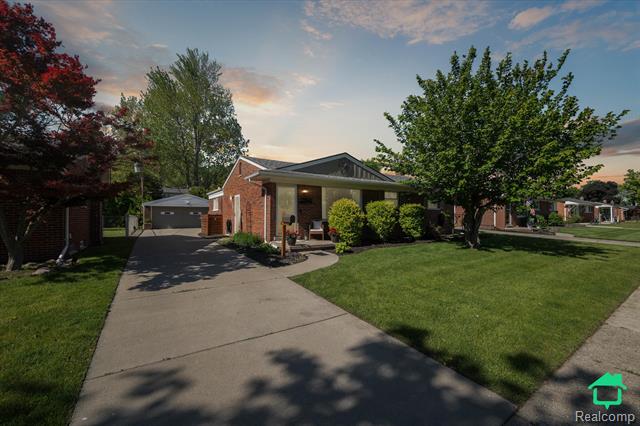 front view picture of 29846 Oakley, Livonia, MI. 48154