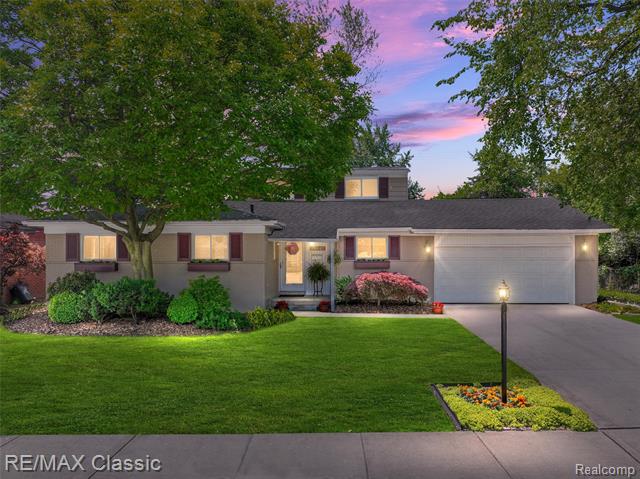 front view picture of 29647 Gaylord, Livonia, MI. 48154