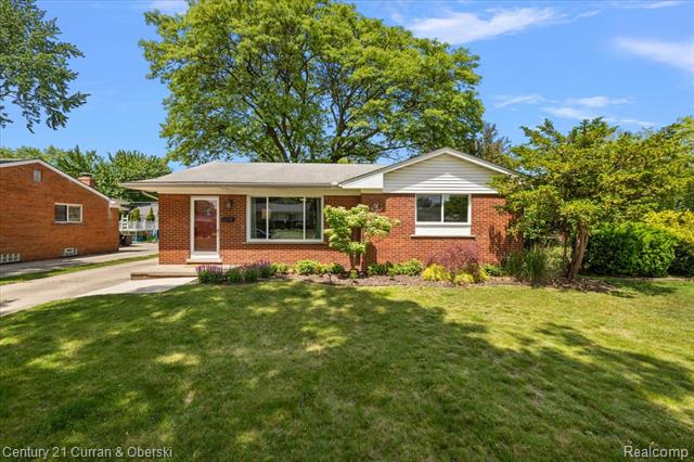 front view picture of 32636 Oakley, Livonia, MI. 48154
