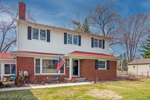 front view picture of 14001 Hillcrest, Livonia, MI. 48154