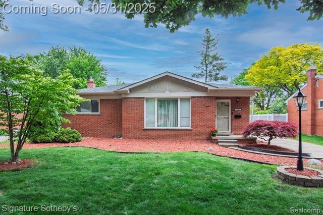 front view picture of 14226 Deering, Livonia, MI. 48154