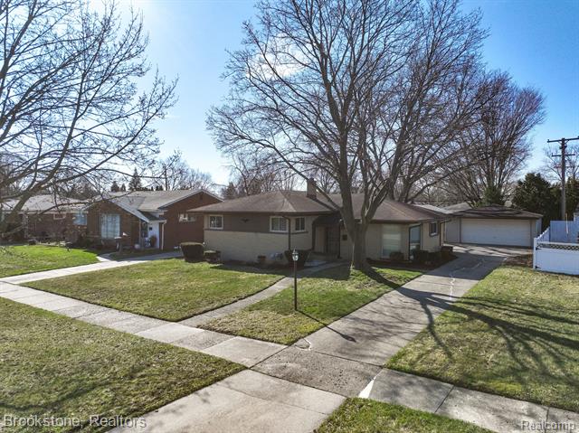 front view picture of 27717 Lyndon, Livonia, MI. 48154