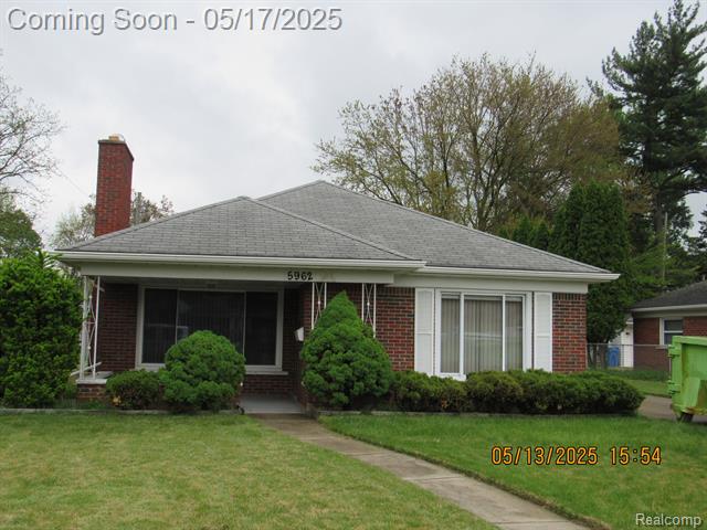 front view picture of 15198 Taylor, Dearborn Heights, MI. 48154