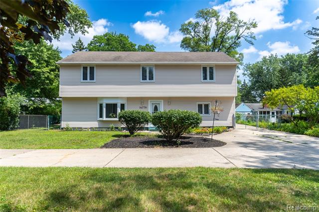 front view picture of 14778 Harrison, Livonia, MI. 48154