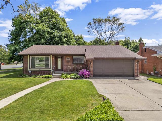 front view picture of 27407 Buckingham, Livonia, MI. 48154