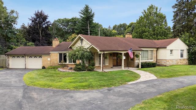 front view picture of 26235 Ross Drive, Redford, MI. 48239