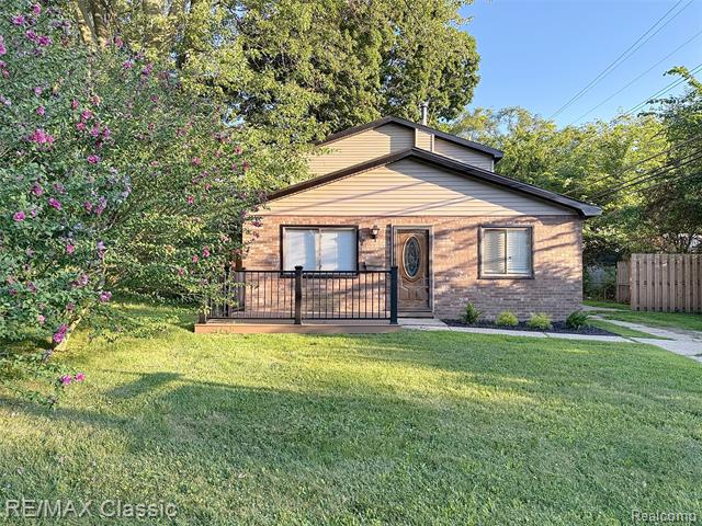 front view picture of 14818 Aubrey, Redford, MI. 48239