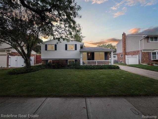 front view picture of 14544 Richfield, Livonia, MI. 48154