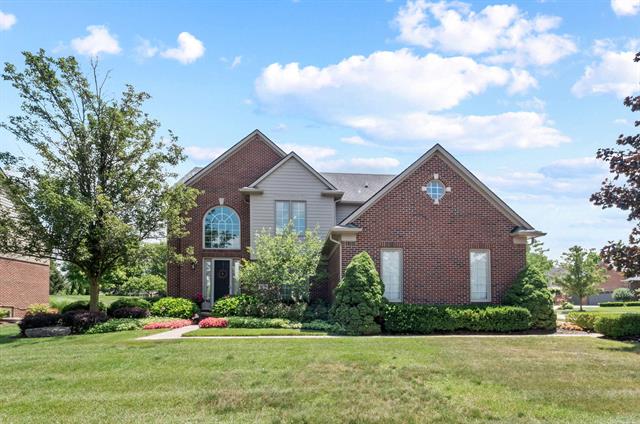 front view picture of 51069 Richard Dr, Plymouth, MI. 48170