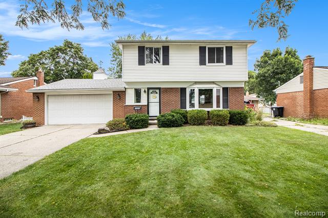 front view picture of 35936 Meadowbrook, Livonia, MI. 48154
