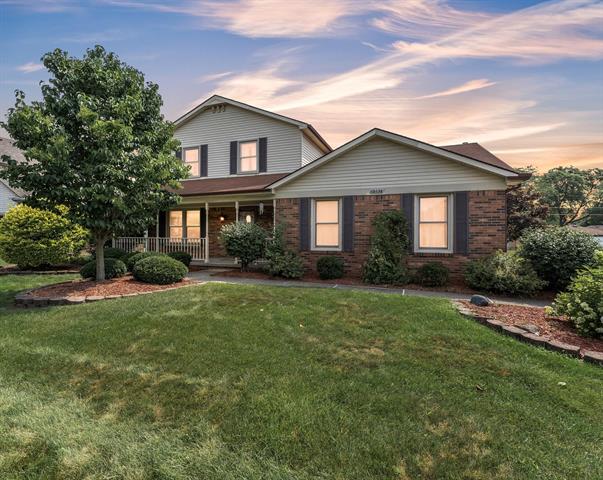 front view picture of 15034 Golfview, Livonia, MI. 48154