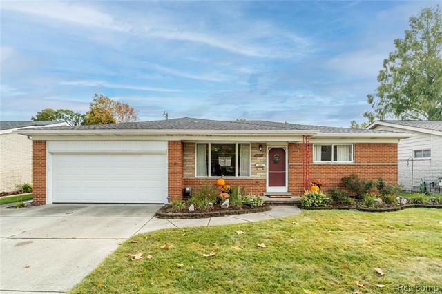 front view picture of 14664 Ronnie, Livonia, MI. 48154