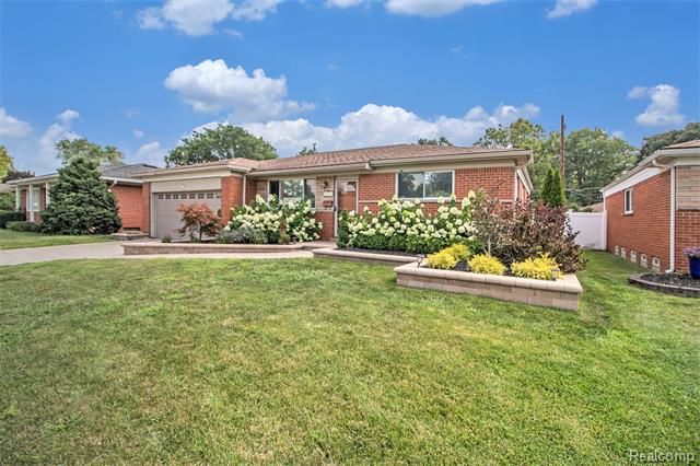 front view picture of 14526 Ronnie, Livonia, MI. 48154