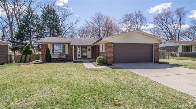 front view picture of 39021 Grennada, Livonia, MI. 48154