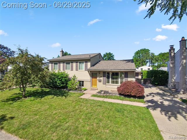 front view picture of 14101 Hix, Livonia, MI. 48154